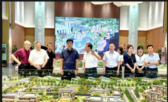 2024年8月8日，王巖董事長陪同市政協(xié)領(lǐng)導(dǎo)視察南山書院康養(yǎng)綜合體項目_副本.png