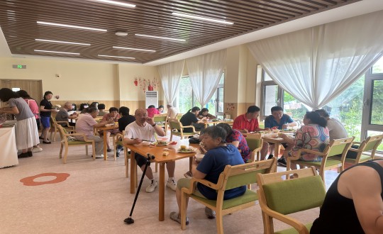 2024年8月10日，養(yǎng)老公司“親親鄰里食堂”盛大開業(yè)_副本.jpg